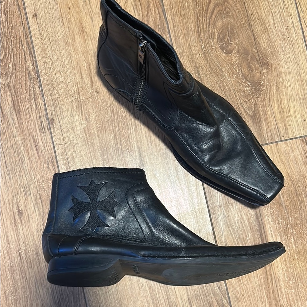 Men’s guess black leather boots western style